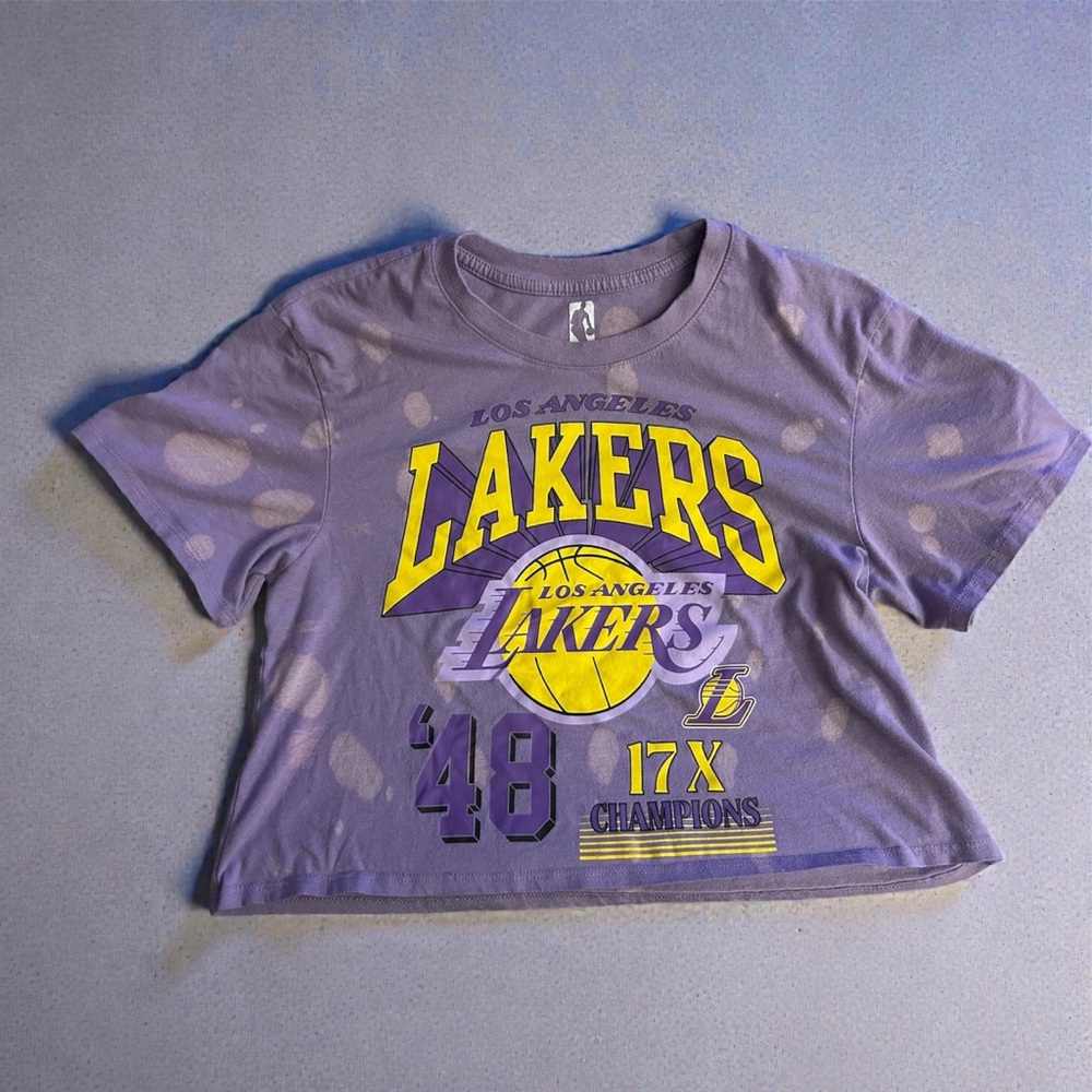 NBA PURPLE LOS ANGELES LAKERS CROPPED GRAPHIC TEE